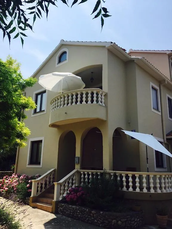 Apartments Rozelyn Ugljan
