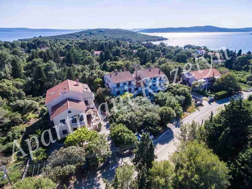 Apartments Rozelyn Ugljan